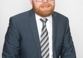 SteenSigurdson_WebsiteHeadshot_960x1335